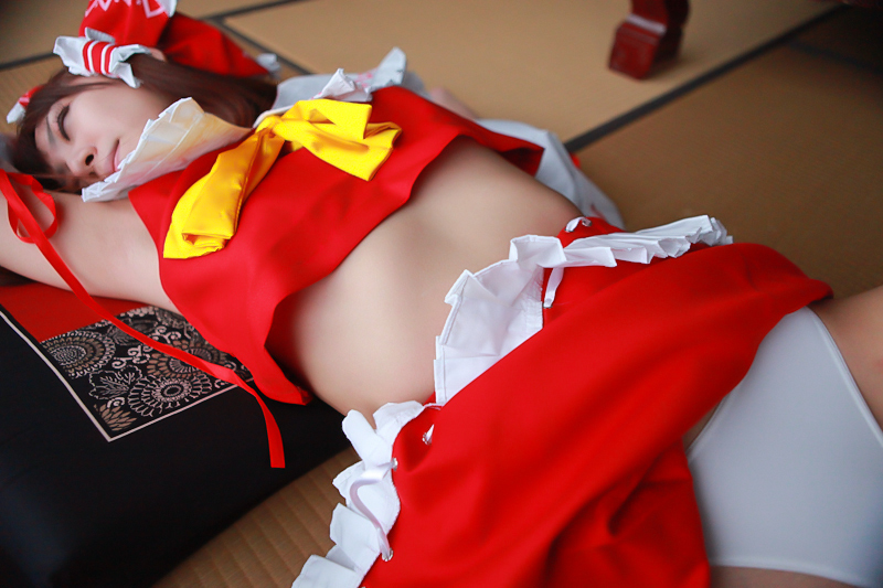 [Cosplay] Reimu Hakurei with dildo and toys - Touhou Project Cosplay